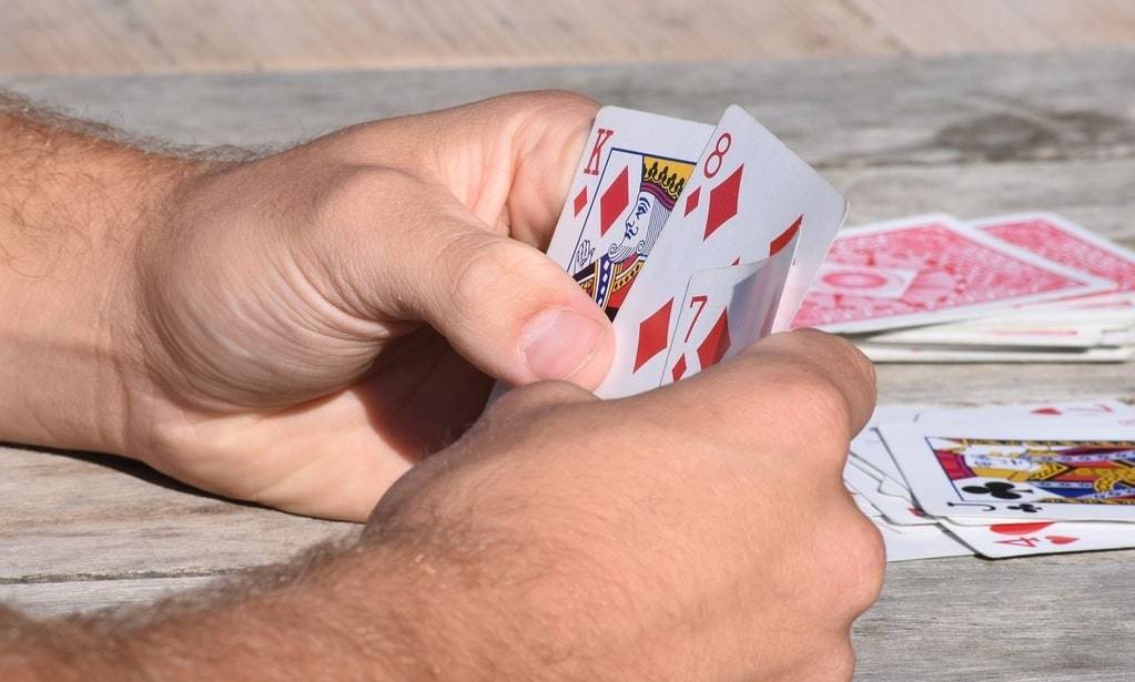 Les stratégies gagnantes au jeu de Belote