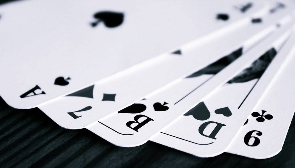 Comment jouer à la Belote gratuitement ?